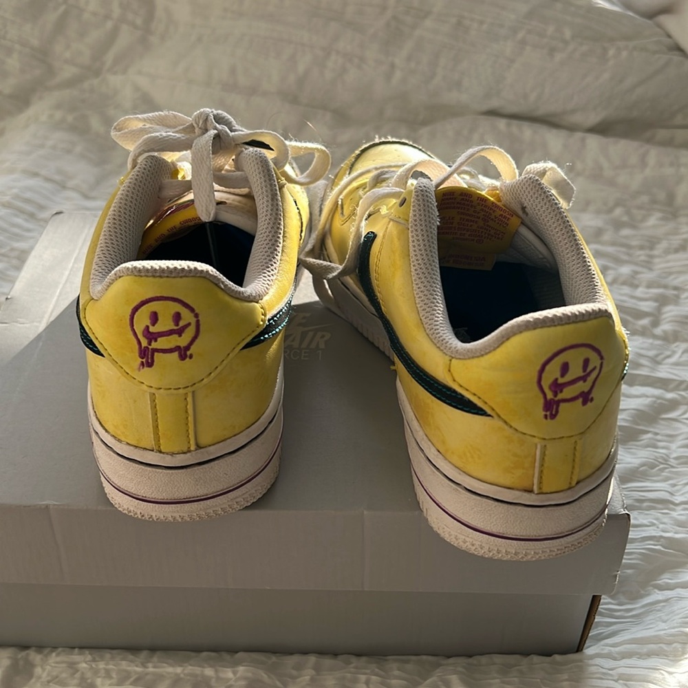 Nike Air Force 1 LV8 1